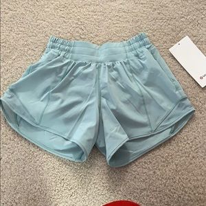 LULULEMON HOTTY HOT SHORTS 4 INCH SIZE 2
